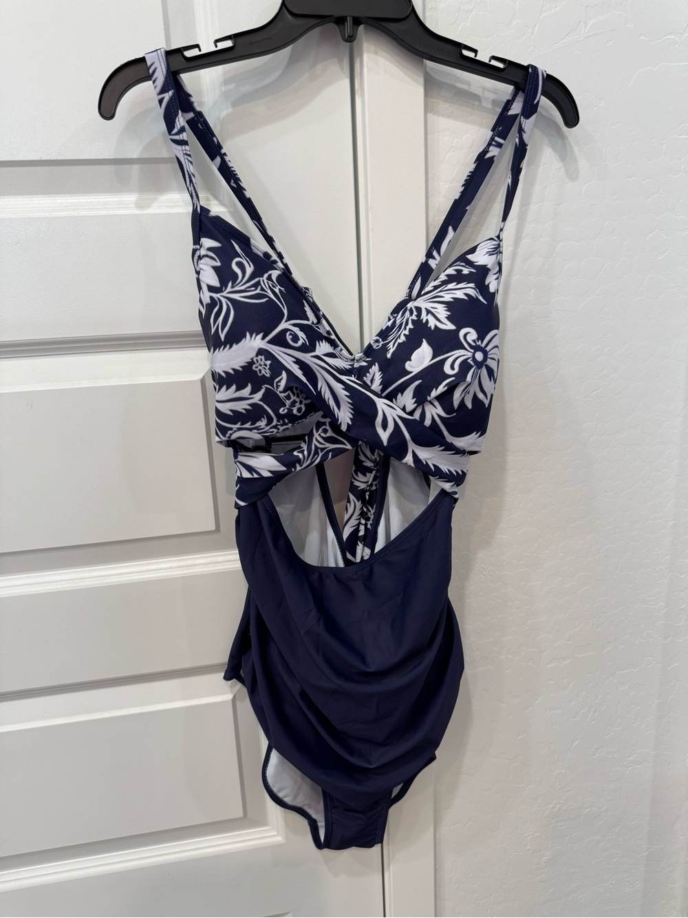 EOMENIE Women’s Navy Floral One-Piece Swimsuit NWOT